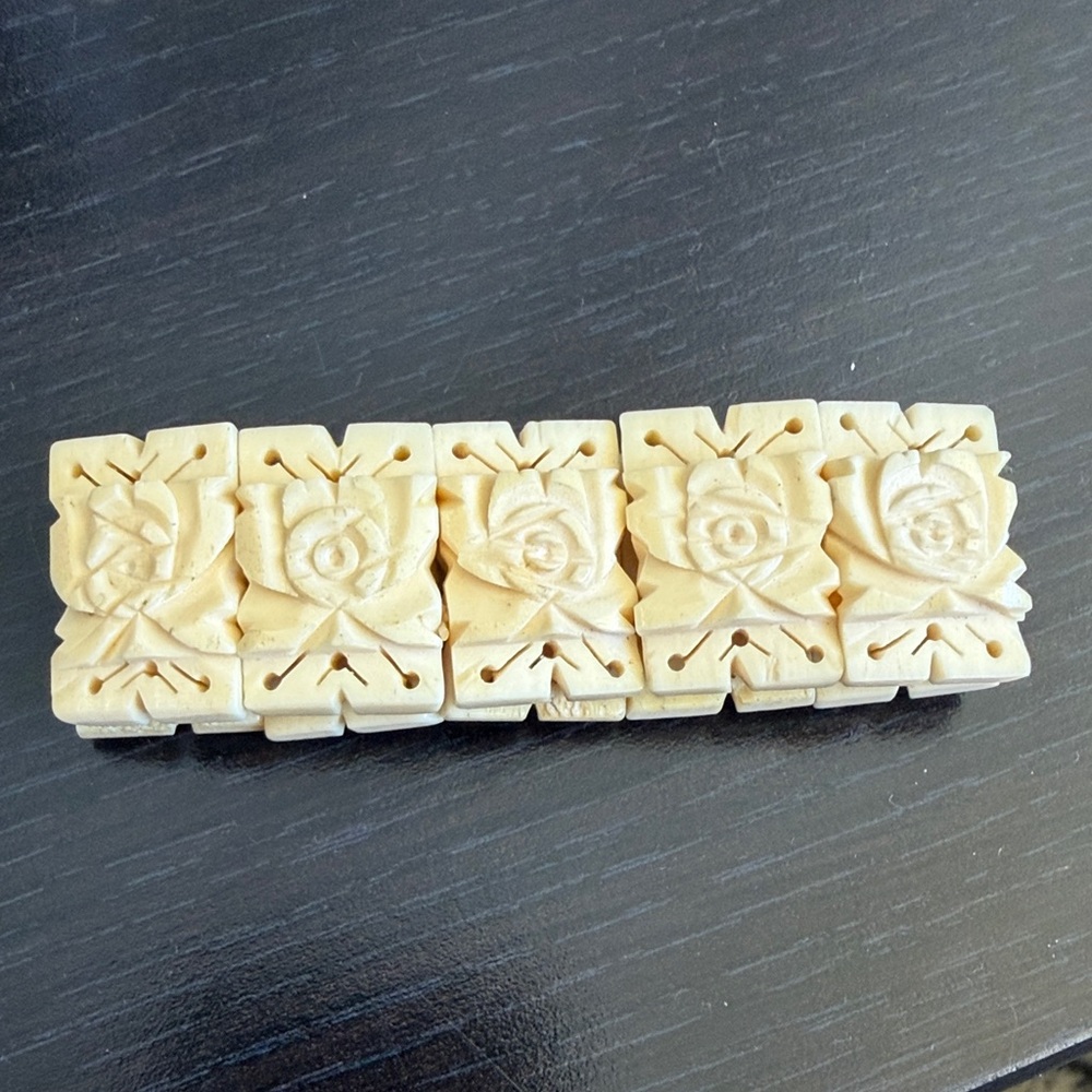 Carved Cream Floral Bracelet